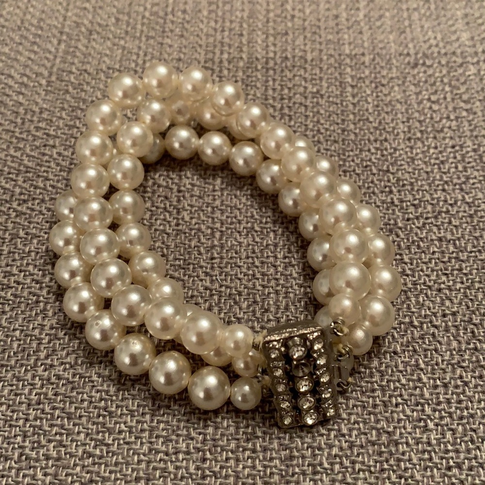 Vintage Faux Pearl Bracelet with Faux Diamonds